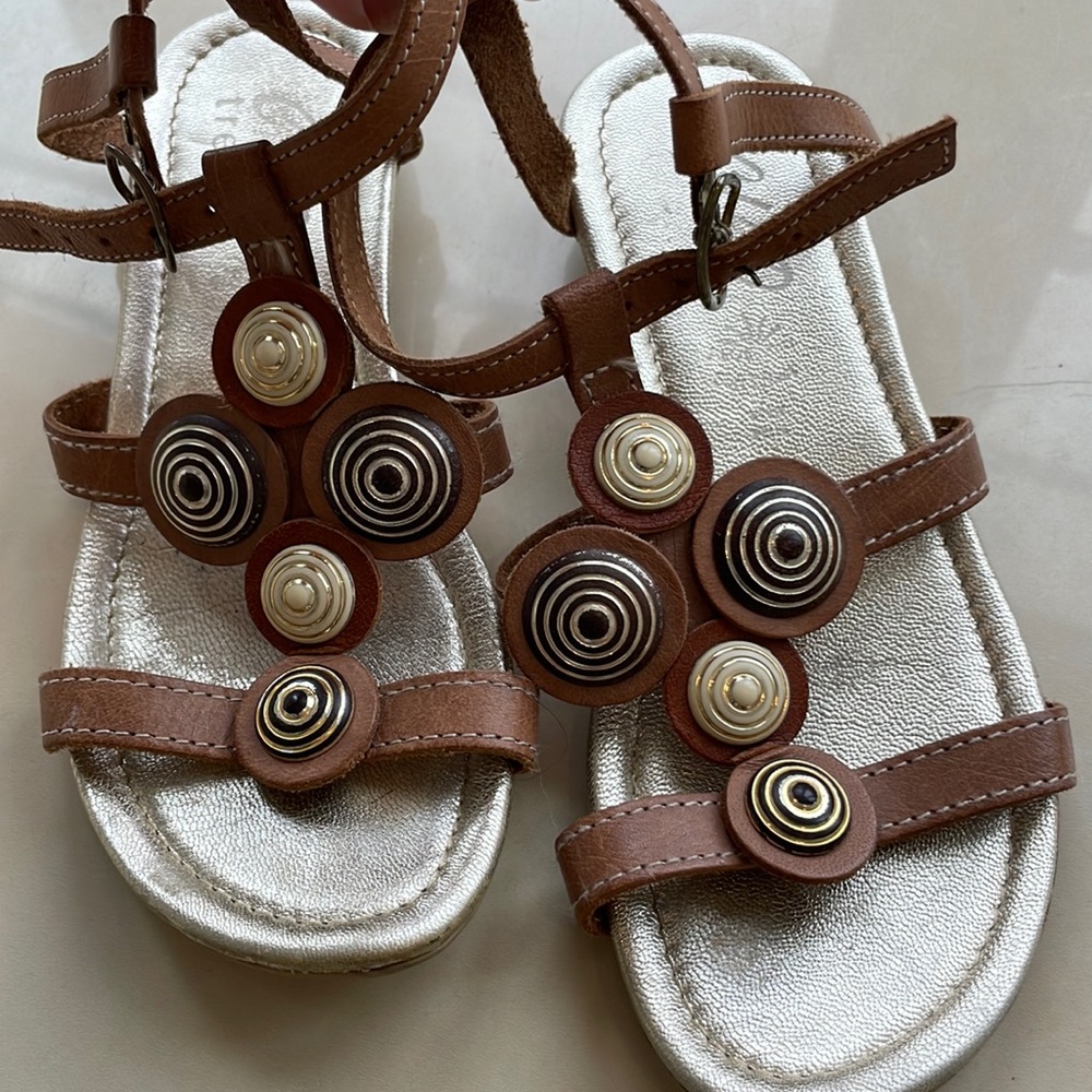 Caio by Naturino Girls’ Brown Leather Grecian Style Sandal-Size 33 Euro/2 US